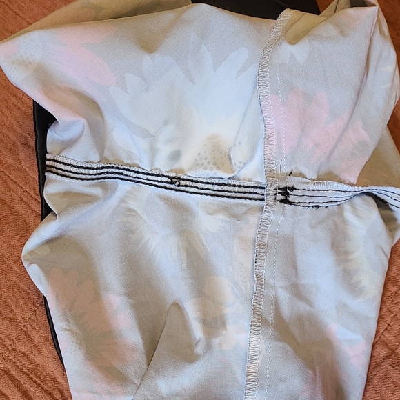 Mossimo supply Co. Men's size 28 board shorts - Picture 10 of 11